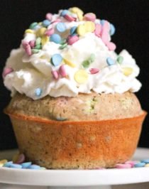 Healthy Funfetti Cupcakes (To Celebrate My 6th Blogiversary!)