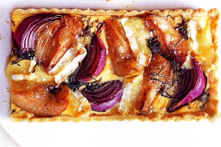 Brie and caramelised pear tart